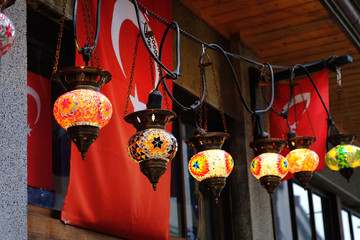トルコ国旗とトルコランタンの風景