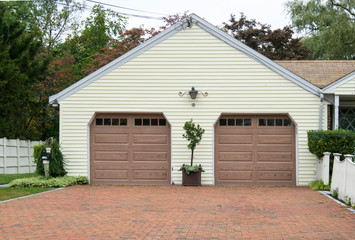 Obraz premium Two Door Garage at a typical American house