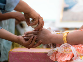 Pour water into the hand. Thai wedding ceremony is to tell the general public that they will live together. Promise to live together with men and women. Creating a shared future for two people.