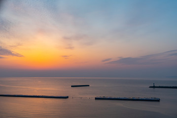 Fototapeta na wymiar 日の出前の熱海の景色