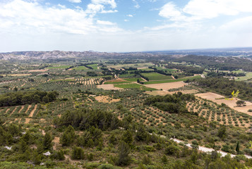 Fototapeta na wymiar Panoramic view on Luberon valley from the famous Les Baux de Provence medieval village in Southern France