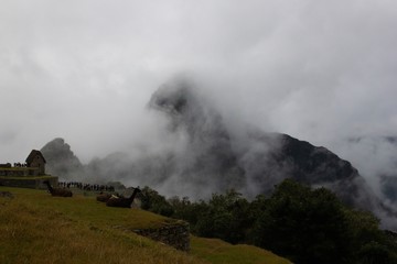 Machu Picchu com Nuvem 
