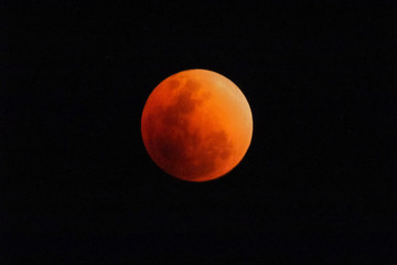 Super blue blood moon January 2018 lunar eclipse, real time taken in Kanchanaburi west Thailand. (photo contain noise a bit)