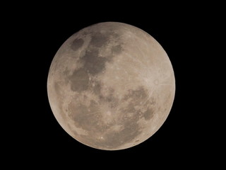 Super blue blood moon January 2018 lunar eclipse, real time taken in Kanchanaburi west Thailand. (photo contain noise a bit)