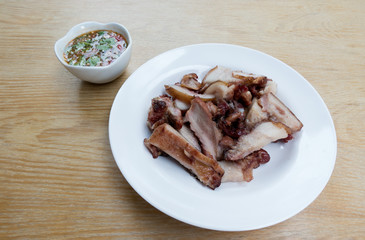 Charcoal-boiled pork neck