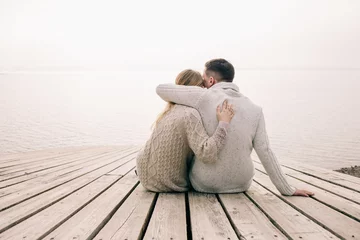 Foto op Plexiglas couple hugging on a pier © Darya