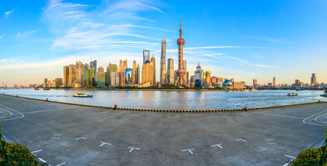 Fototapeta premium Architectural landscape and city skyline in Shanghai