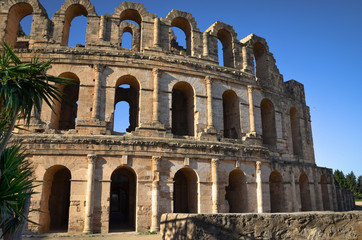 Obraz premium The ruins of ancient roman amphitheater in El-Jem. The largest colosseum in North Africa. Mahdia governorate, Tunisia.