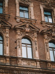 Obraz premium Autumn gloomy streets of the city, the facades of beautiful old buildings in St. Petersburg