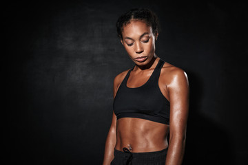 Obraz na płótnie Canvas Image closeup of serious african american woman in sportswear