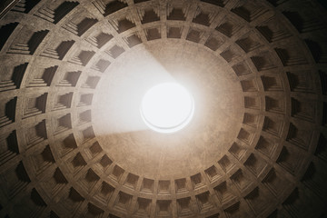 Licht durch Pantheon 