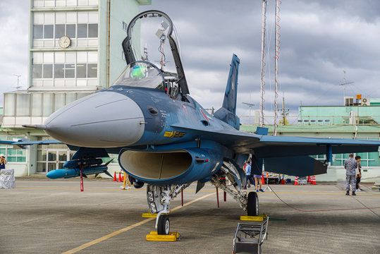 基地のジェット戦闘機