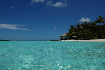 Fototapeta na wymiar A shiny summer day in the Maldives