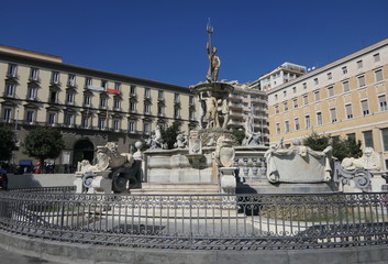 Neptunbrunnen Neapel © Jogerken