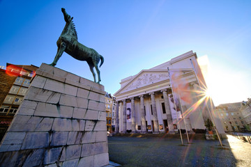 Theater Aachen unter a blue and sunny morning sky