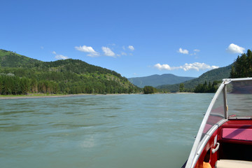 Fototapeta na wymiar Katun river in Altai, a view from a boat on the Bank of Katun