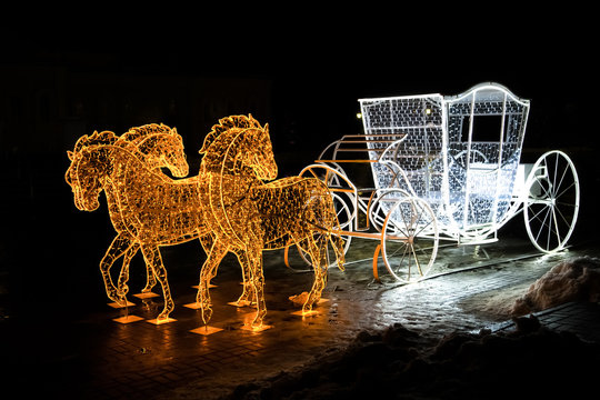 layout, three horses at night pulling a carriage, incandescent lamps