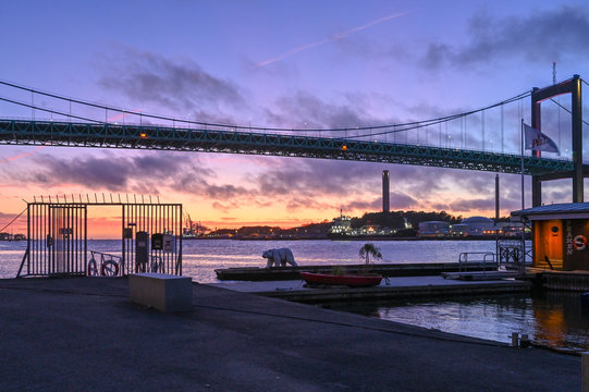 View from Klippan towards &Auml;lvsborg Bridge across the river G&ouml;ta &Auml;lv in Gothenburg during early fall in 2019
