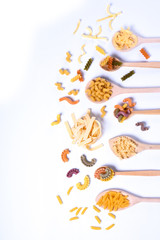  Italian foods concept and menu design. Various kind of Pasta Farfalle, Pasta A Riso, Orecchiette Pugliesi, Gnocco Sardo and  ( в ложці ізоляти)  Farfalle in wooden spoons setup on white wooden backgr