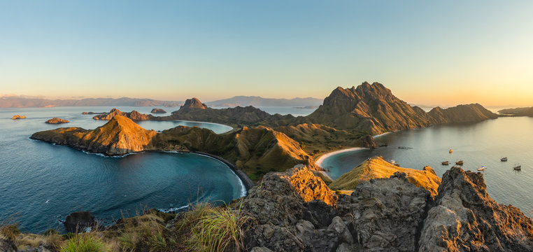 Insel Padar im Morgenlicht - Indonesien