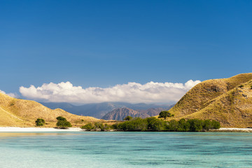 Am Strand von Padar Island - Indonesien