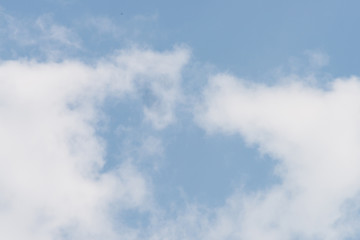 Wolken am Himmel die wie Gesichter aussehen (Pareidolie) - obrazy, fototapety, plakaty
