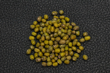 Dry raw beans mung for cooking