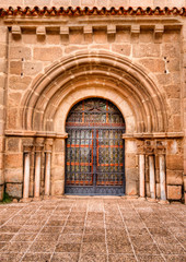Porte romane de l'église Sainte Eulalie à Mérida, Espagne