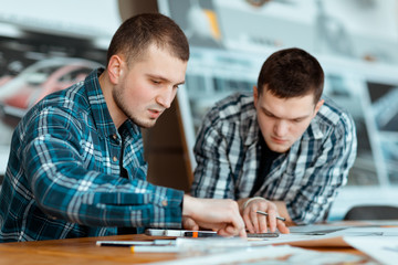 Obraz premium Two engineers working together on a new design.