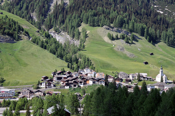 Fototapeta na wymiar The mountain village of Splugen