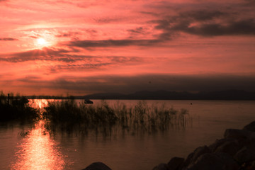 Langzeitbelichtung mit Graufilter - Sonnenuntergang am Gardasee