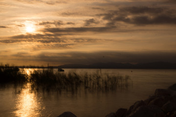 Langzeitbelichtung mit Graufilter - Sonnenuntergang am Gardasee