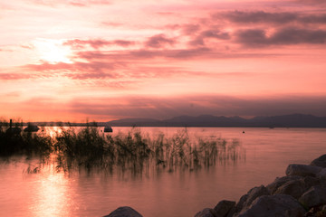 Langzeitbelichtung mit Graufilter - Sonnenuntergang am Gardasee