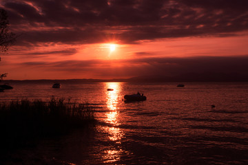 Sonnenuntergang mit Langzeitbelichtung am Gardasee