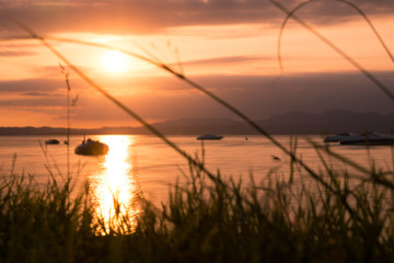 Sonnenuntergang mit Langzeitbelichtung am Gardasee