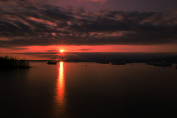 Sonnenuntergang mit Langzeitbelichtung am Gardasee
