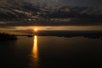 Sonnenuntergang mit Langzeitbelichtung am Gardasee