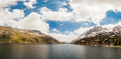 Obraz premium Lake Fedaia at the foot of Marmolada mountain