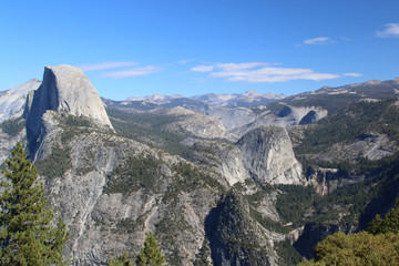 Fototapeta premium Glacier Point, an overlook with a commanding view of Yosemite Valley, Half Dome and Yosemite Falls