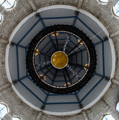 Naklejka premium Lamp and ceiling inside a church