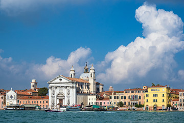 Fototapeta na wymiar Blick auf die Kirche Santa Maria del Rosario in Venedig, Italien
