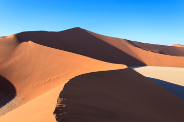 Fototapeta na wymiar Dawn over Sossusvlei, in the Namib Desert, Namibia
