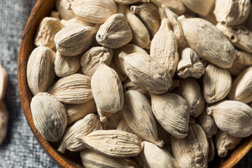 Raw White Organic Cardomom Pod Seeds