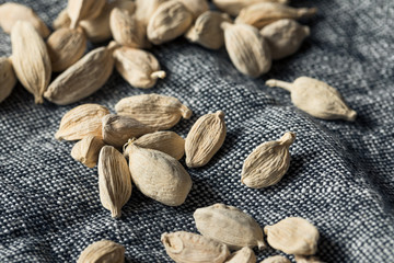 Raw White Organic Cardomom Pod Seeds