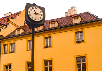 Fototapeta na wymiar old town clock