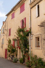 Fototapeta na wymiar typical house old village of Lourmarin in Provence