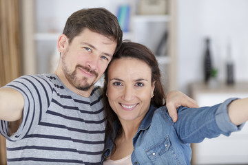 Fototapeta premium couple taking self portrait with smart phone