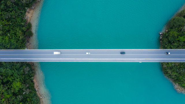 島を渡る橋　空撮
