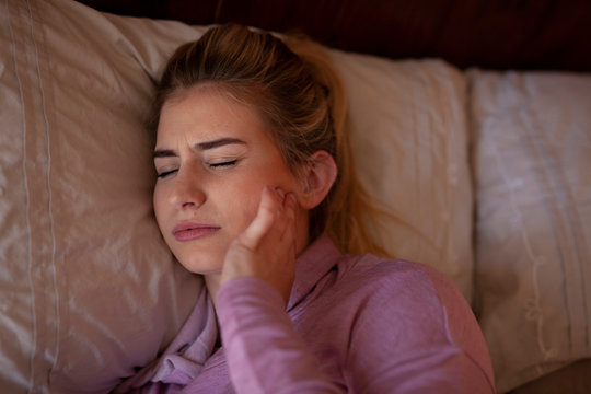 Jaw pain from bruxisum tmj while sleeping