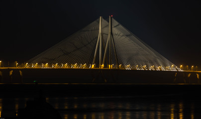 Fototapeta na wymiar night view of the iconic sea link from dadar chowpaatty, Mumbai, India